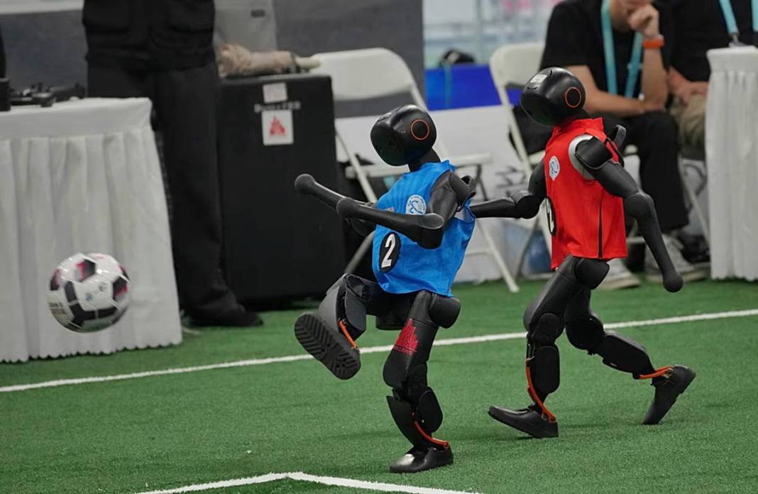 İnsansı robot TienKung, Usain Bolt'un 100 metre rekorunu tarihe gömdü 1
